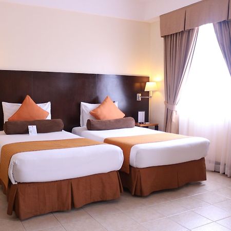 Hotel Pontefino Batangas Extérieur photo