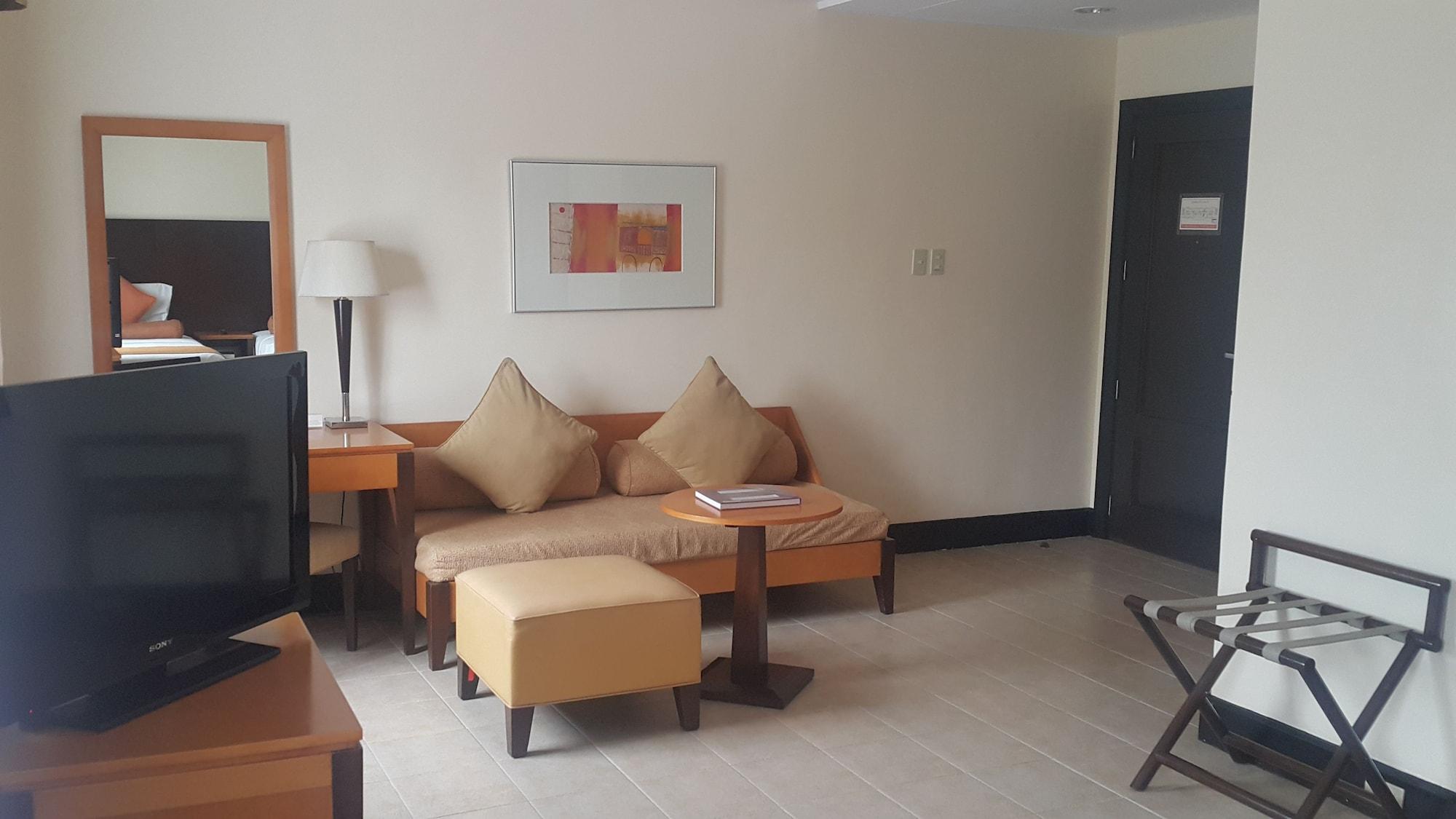 Hotel Pontefino Batangas Extérieur photo
