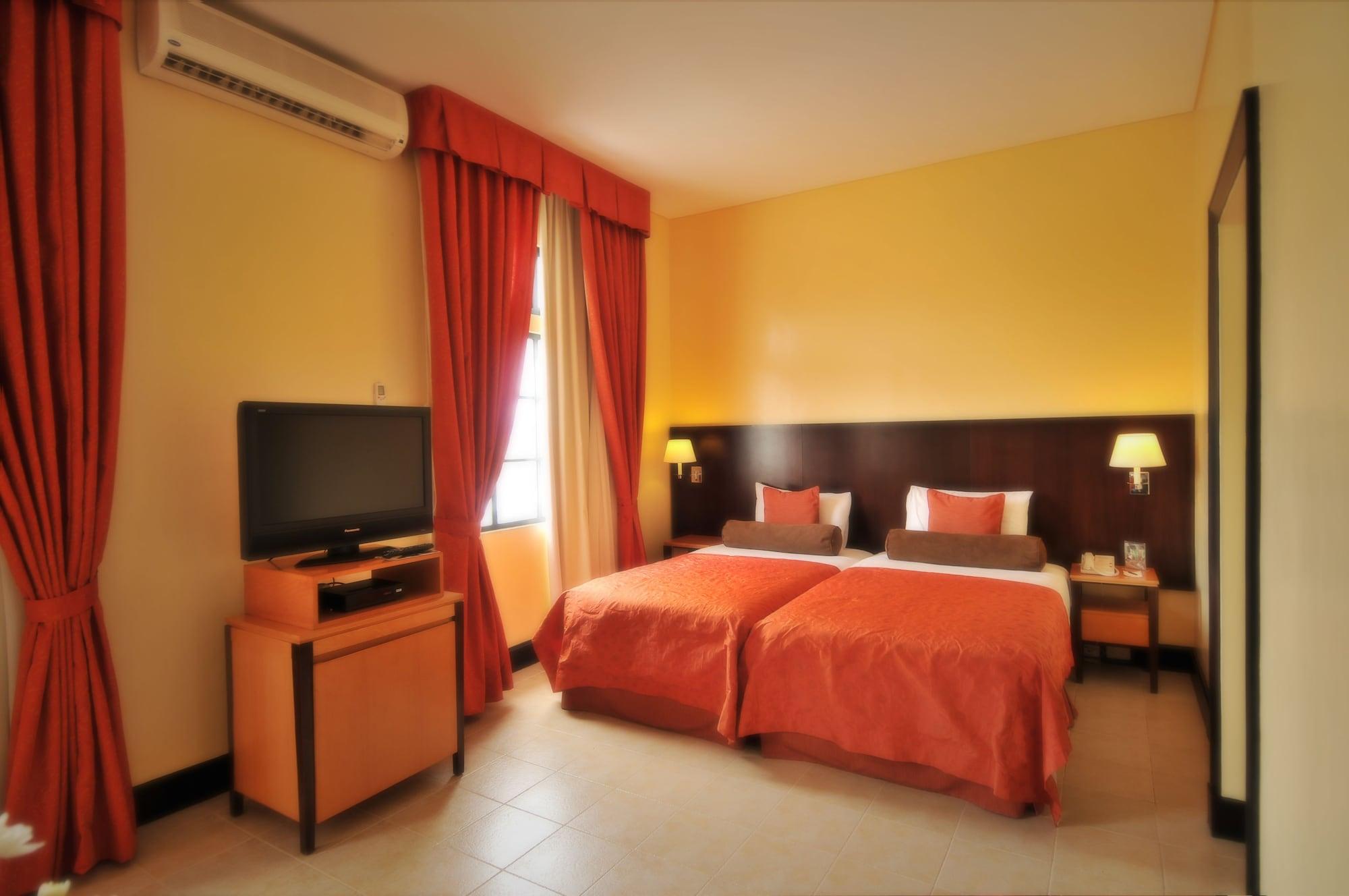 Hotel Pontefino Batangas Extérieur photo