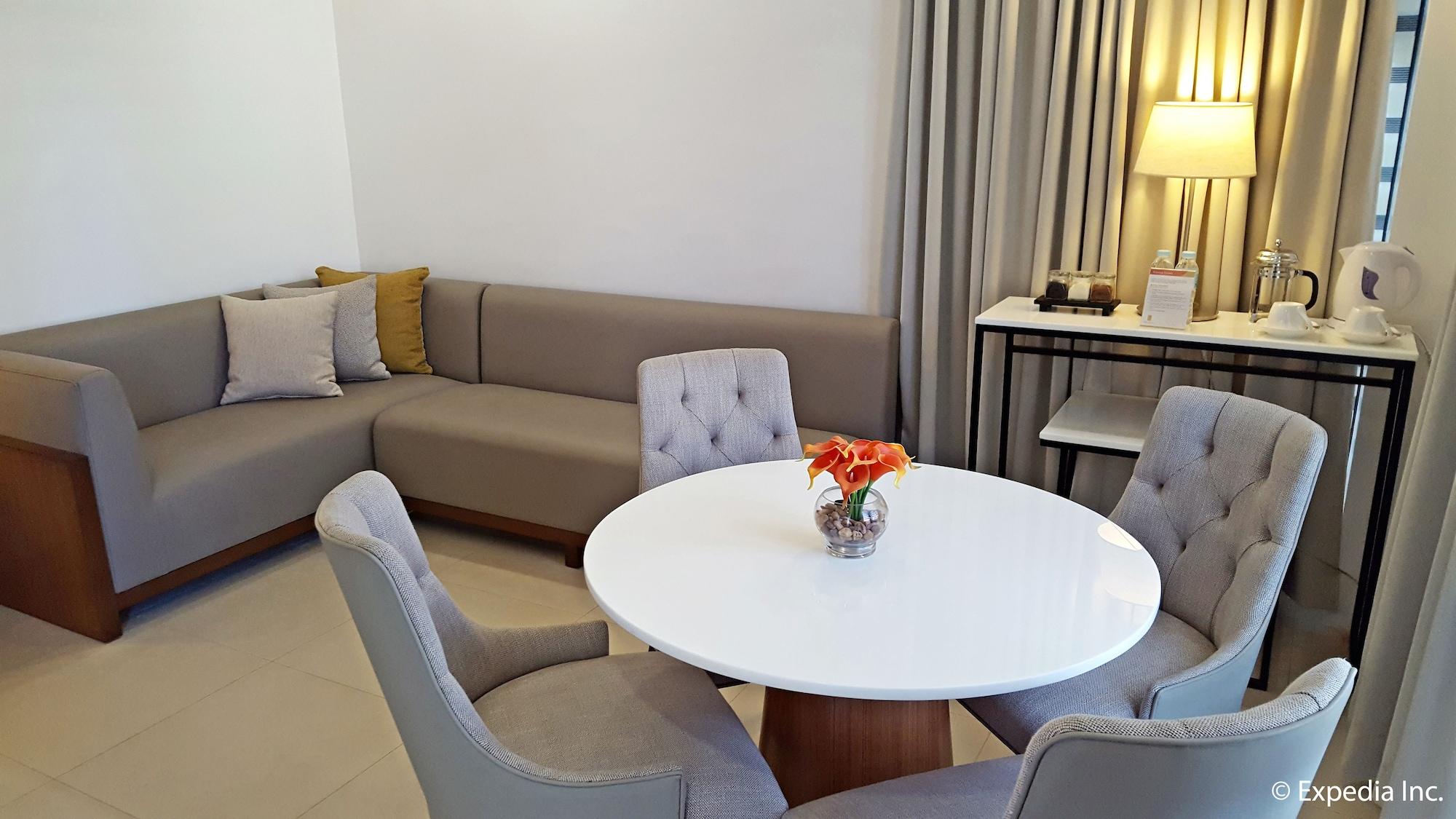Hotel Pontefino Batangas Extérieur photo