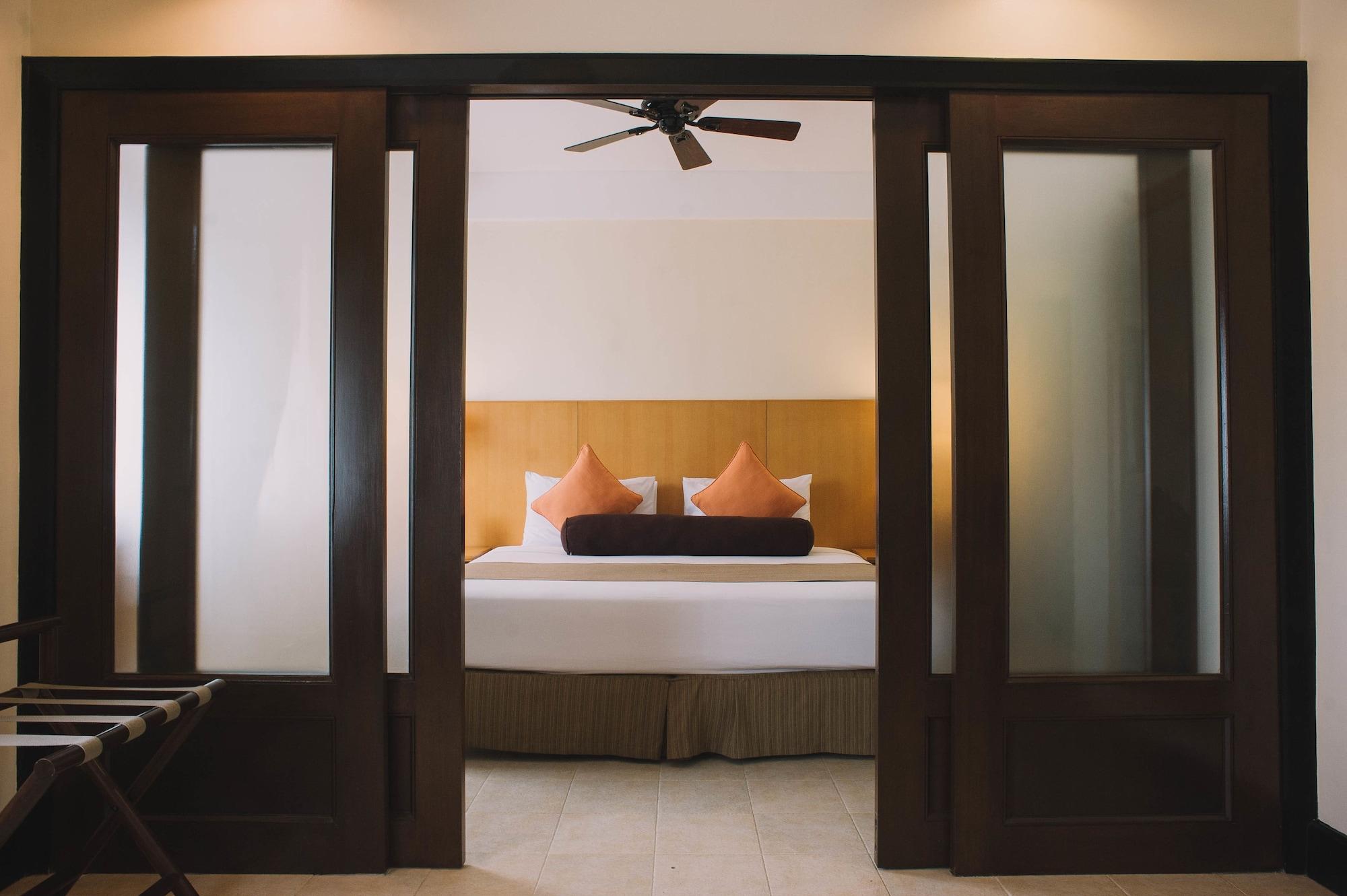 Hotel Pontefino Batangas Extérieur photo