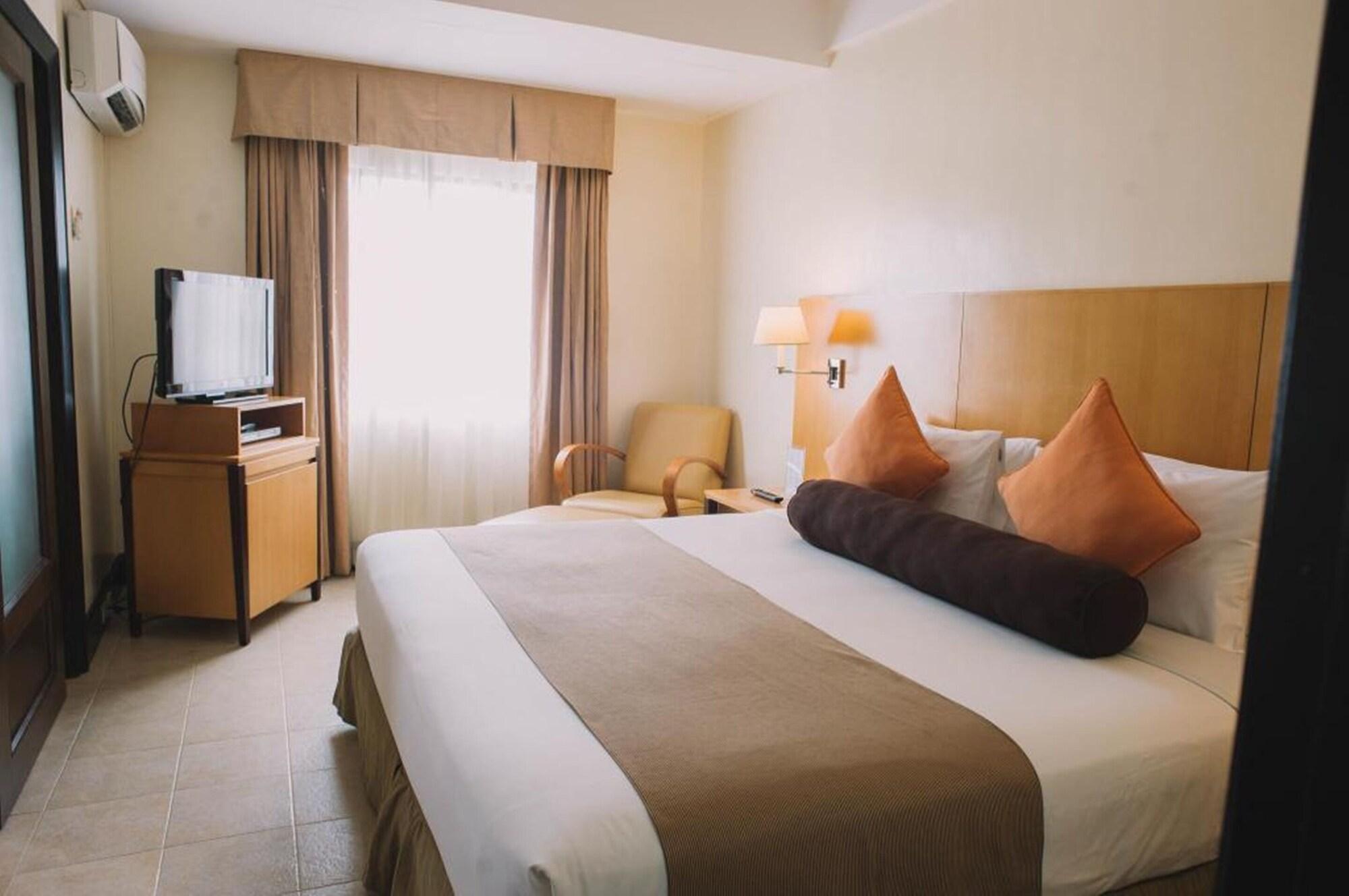 Hotel Pontefino Batangas Extérieur photo