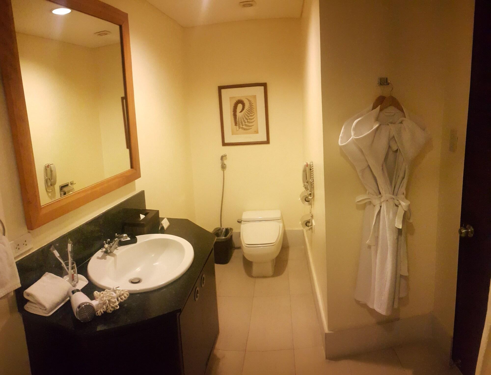 Hotel Pontefino Batangas Extérieur photo