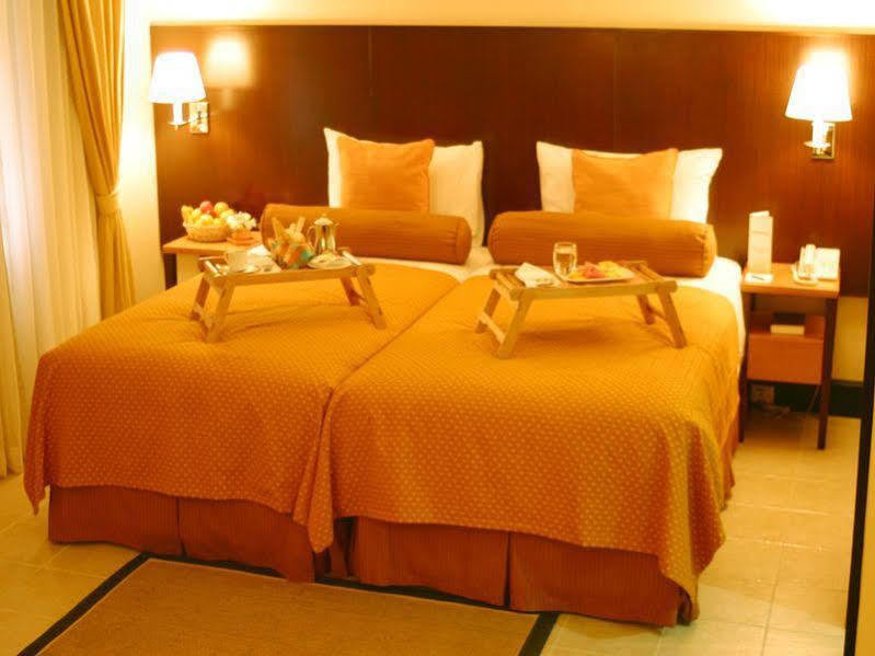 Hotel Pontefino Batangas Extérieur photo