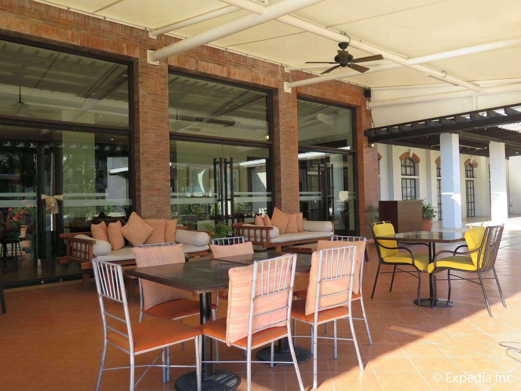 Hotel Pontefino Batangas Extérieur photo
